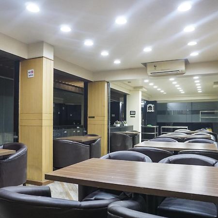 Super Townhouse Oak Sr Hotel Wakad Pune Esterno foto