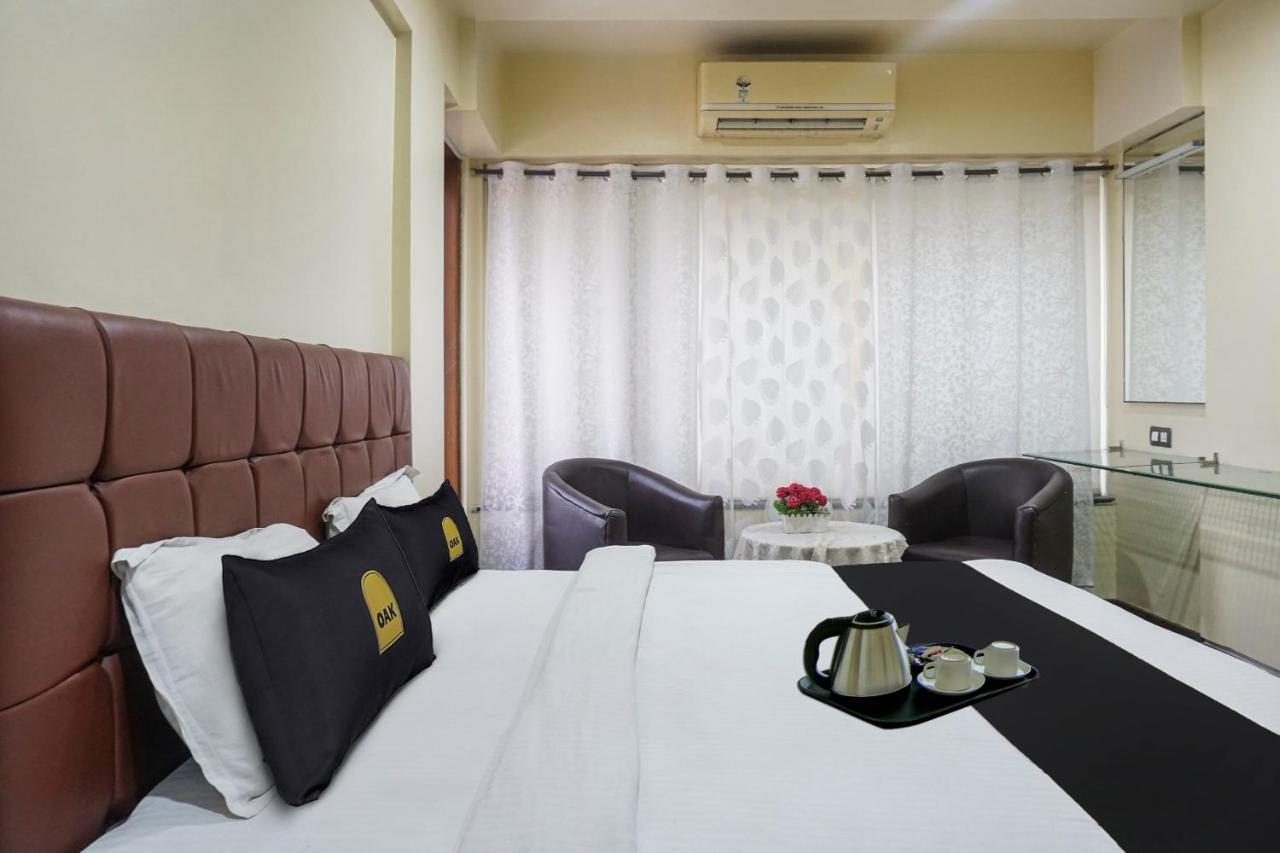 Super Townhouse Oak Sr Hotel Wakad Pune Esterno foto