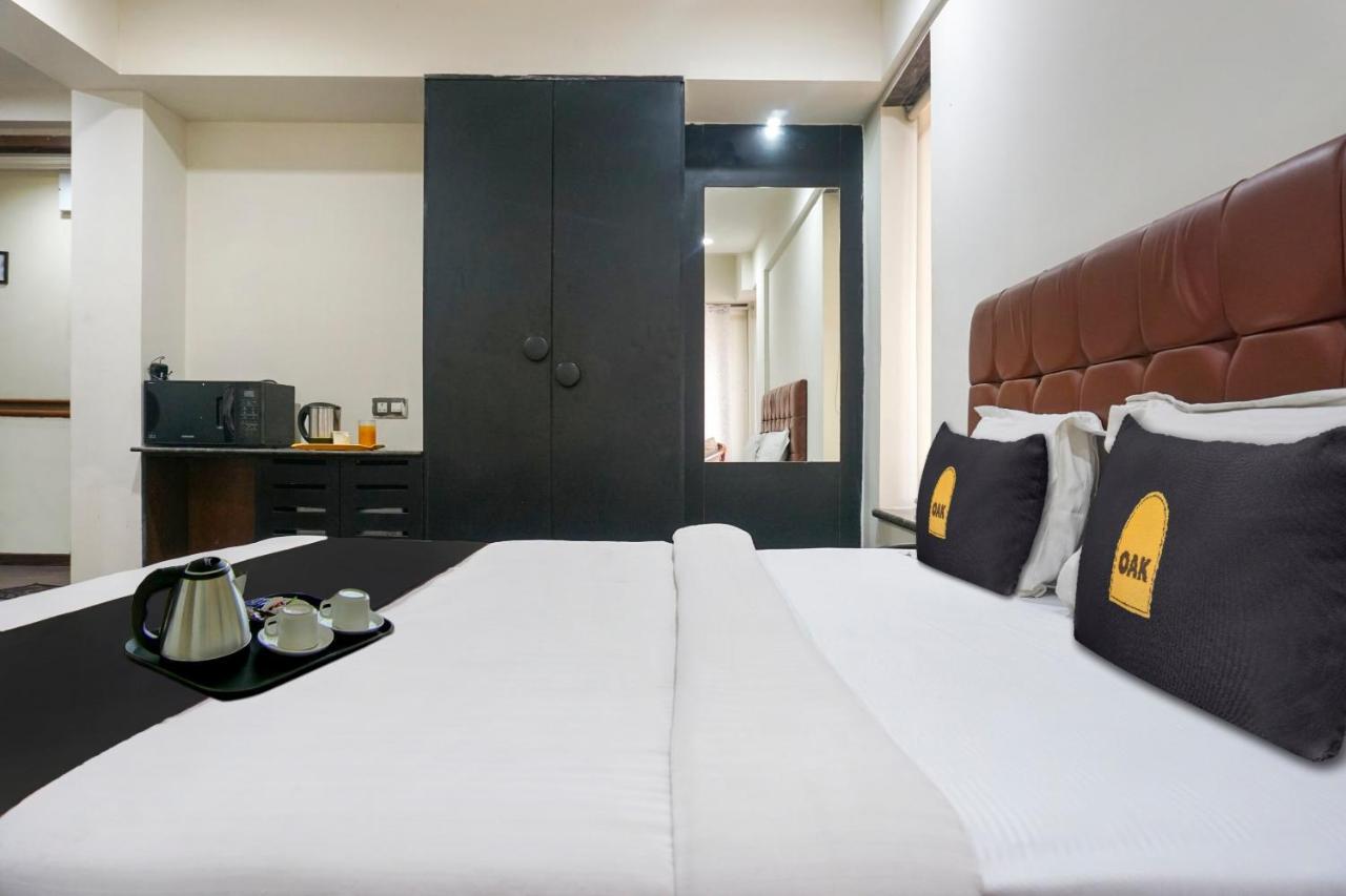 Super Townhouse Oak Sr Hotel Wakad Pune Esterno foto