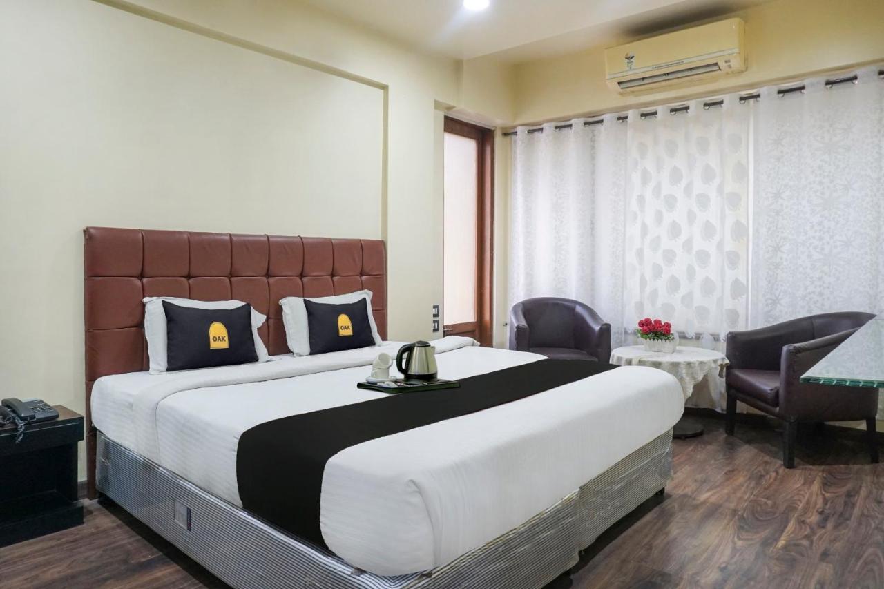 Super Townhouse Oak Sr Hotel Wakad Pune Esterno foto