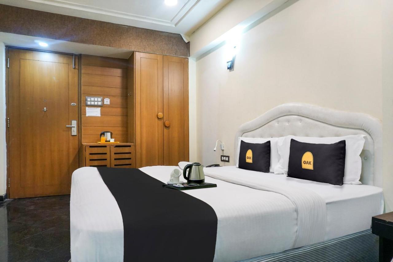 Super Townhouse Oak Sr Hotel Wakad Pune Esterno foto