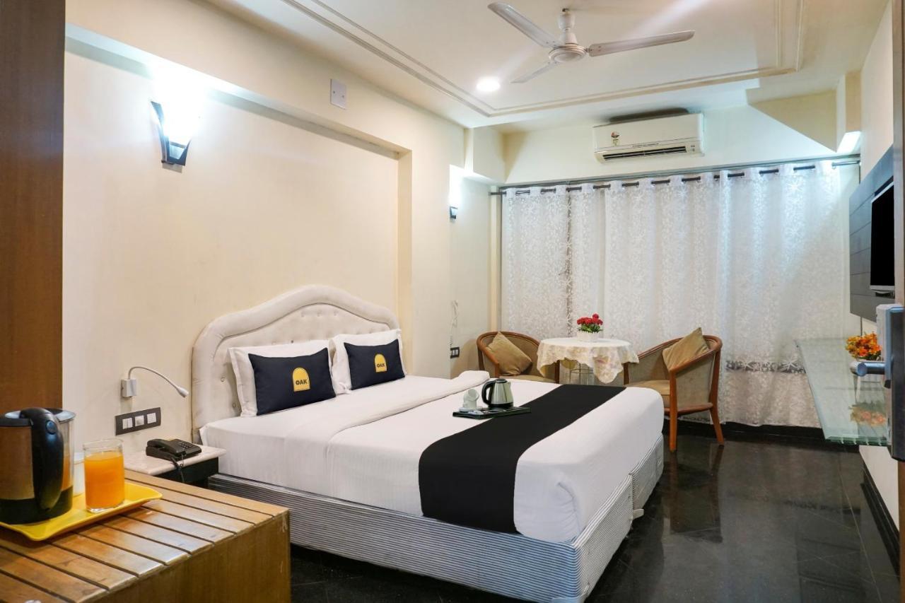 Super Townhouse Oak Sr Hotel Wakad Pune Esterno foto