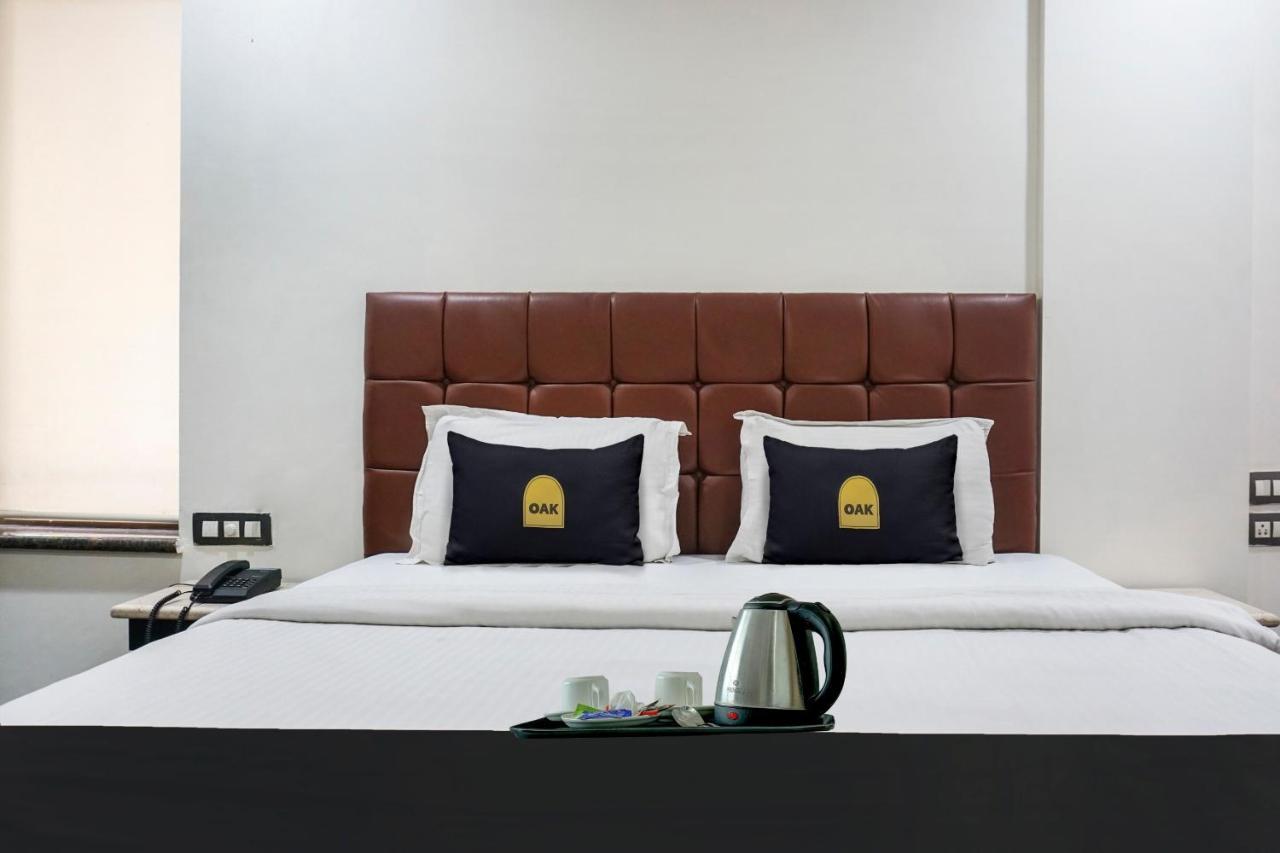 Super Townhouse Oak Sr Hotel Wakad Pune Esterno foto