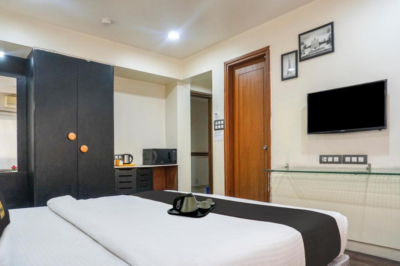 Super Townhouse Oak Sr Hotel Wakad Pune Esterno foto