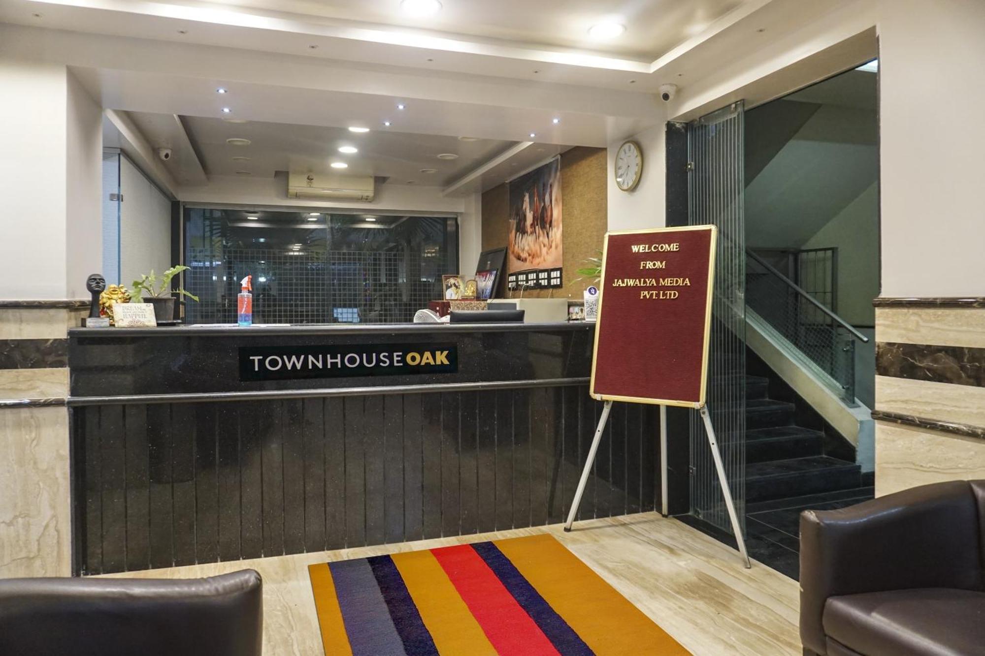 Super Townhouse Oak Sr Hotel Wakad Pune Esterno foto