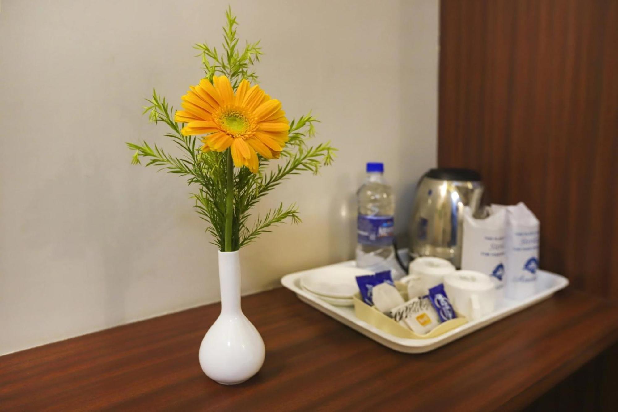 Super Townhouse Oak Sr Hotel Wakad Pune Esterno foto