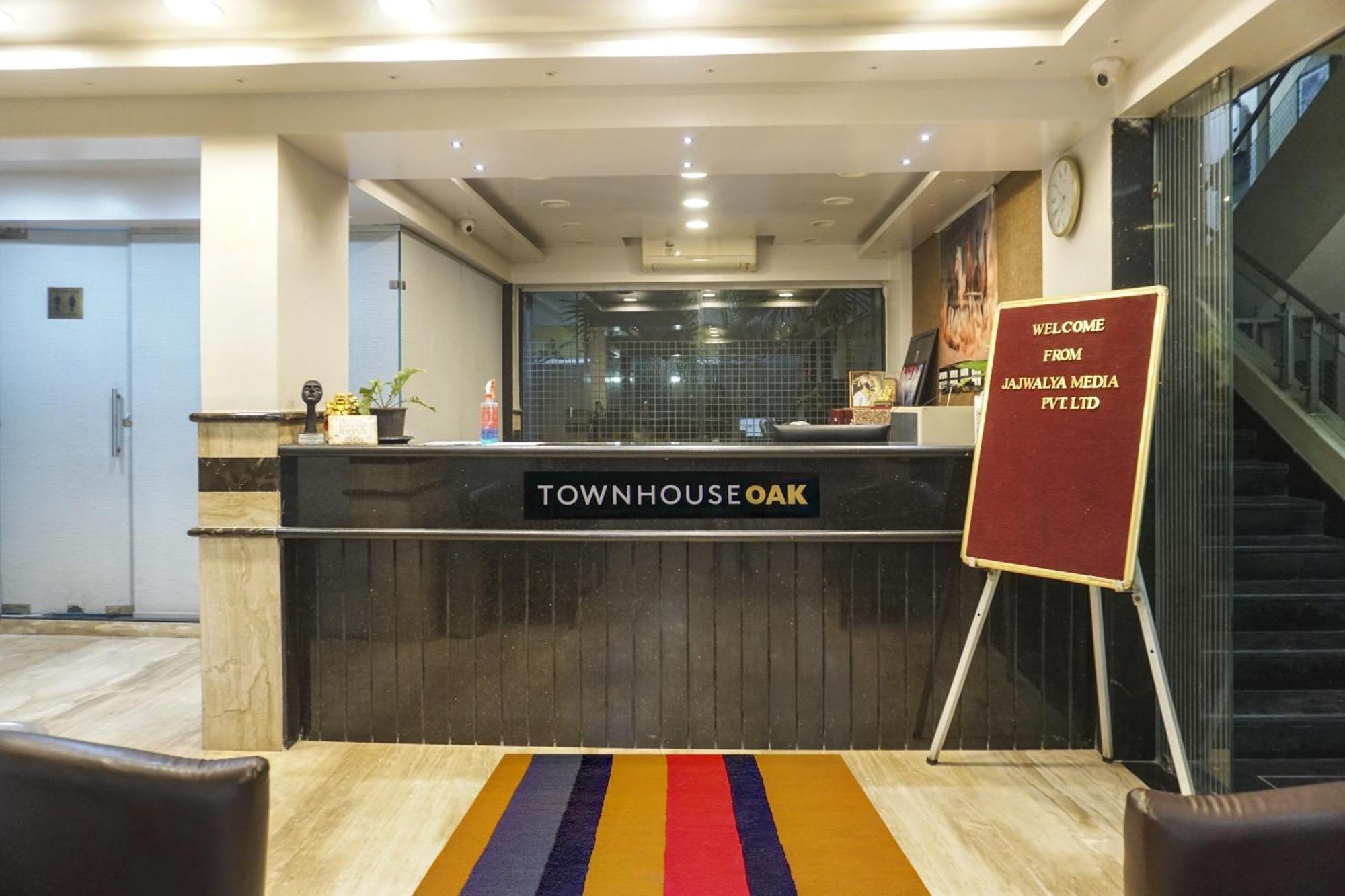 Super Townhouse Oak Sr Hotel Wakad Pune Esterno foto