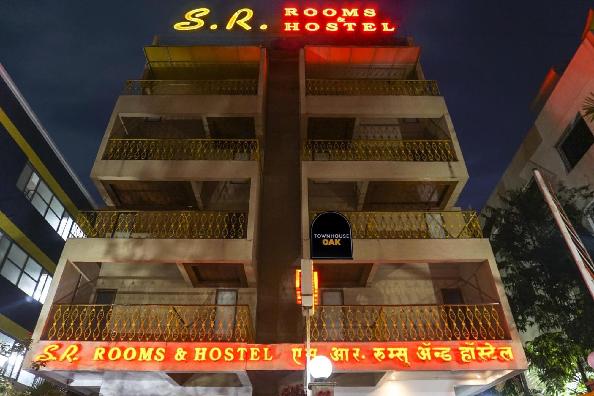 Super Townhouse Oak Sr Hotel Wakad Pune Esterno foto