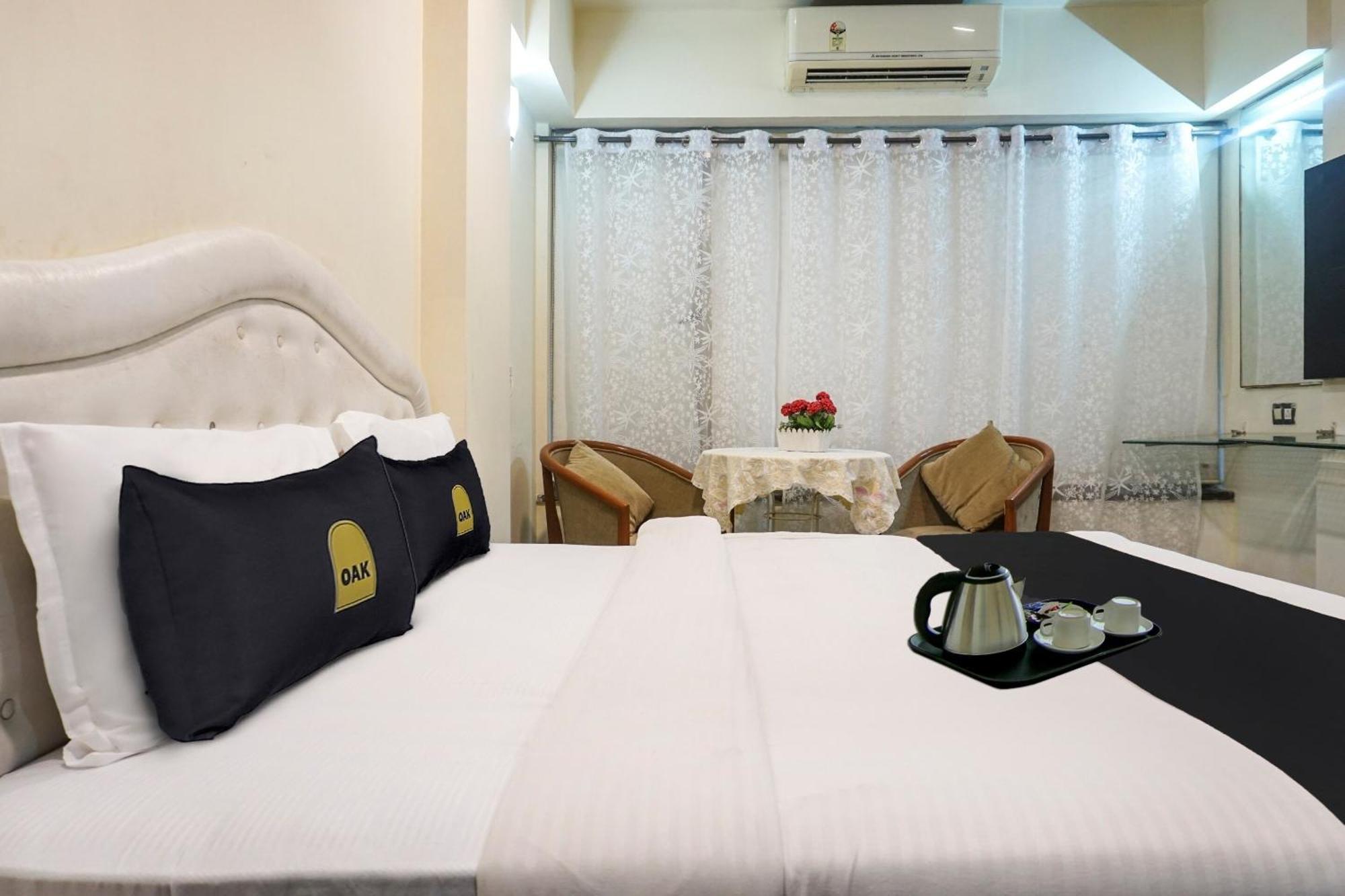 Super Townhouse Oak Sr Hotel Wakad Pune Esterno foto