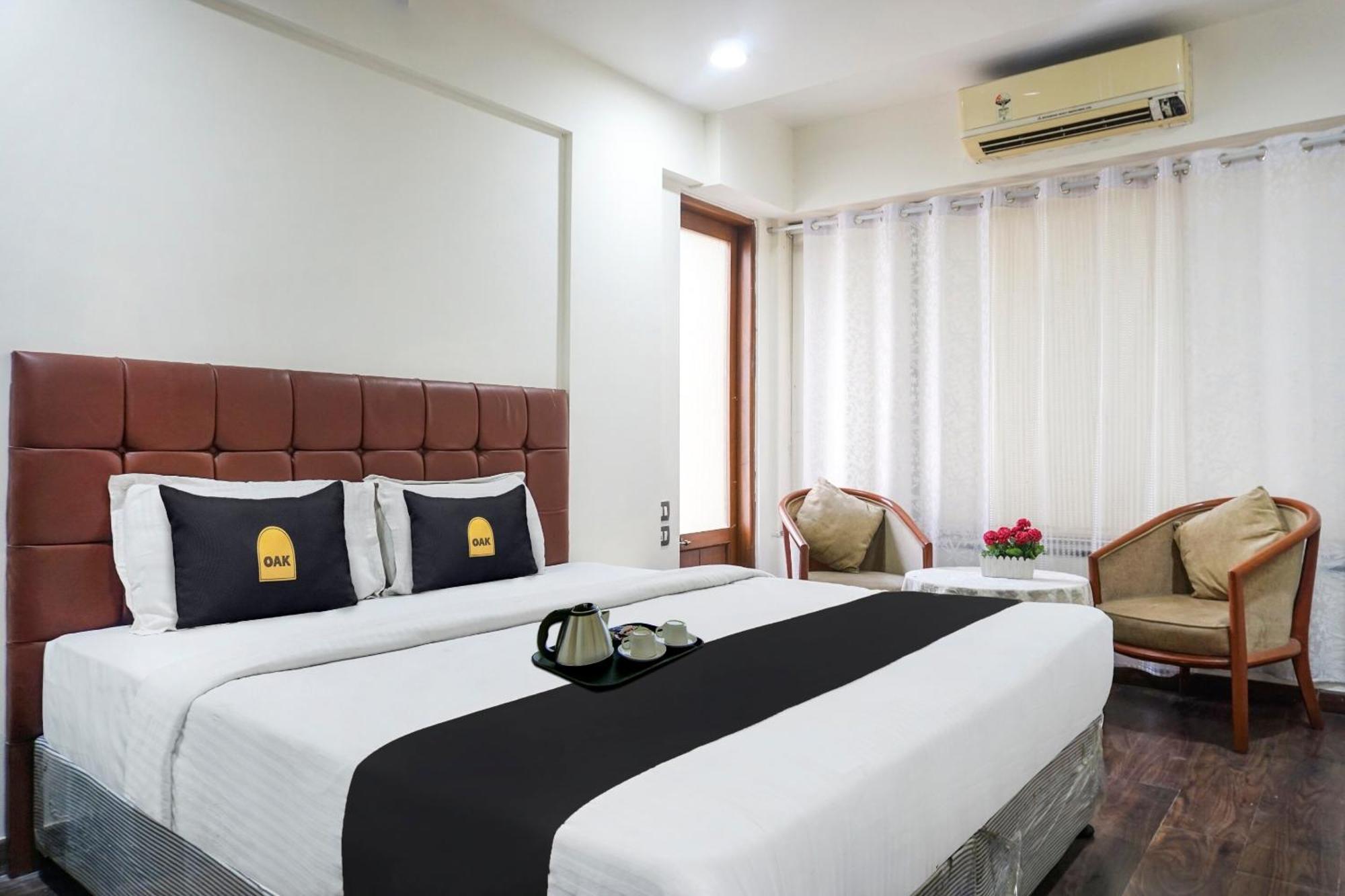 Super Townhouse Oak Sr Hotel Wakad Pune Esterno foto